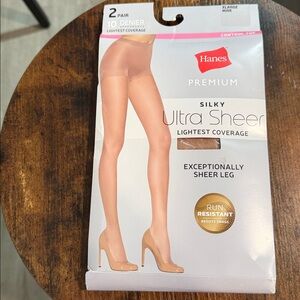 Hanes Premium Silky Sheer Pantyhose in Nude